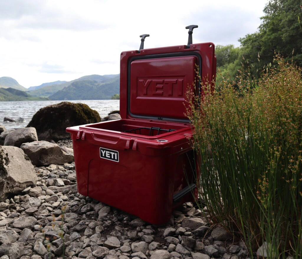 Yeti Cooler maroon cooler